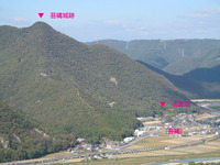 苔縄城跡と法雲寺遠望(南から)
